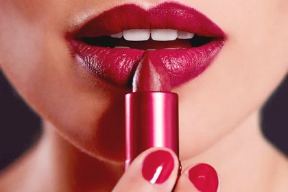Choosing the lipstick