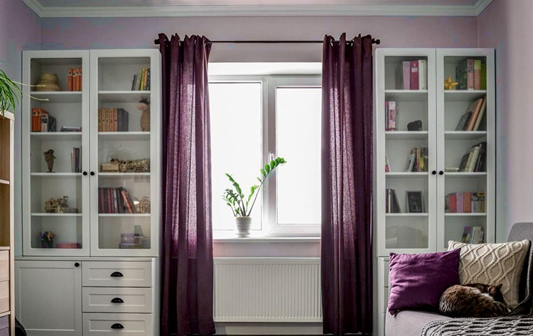 Curtains matching the colors of the room