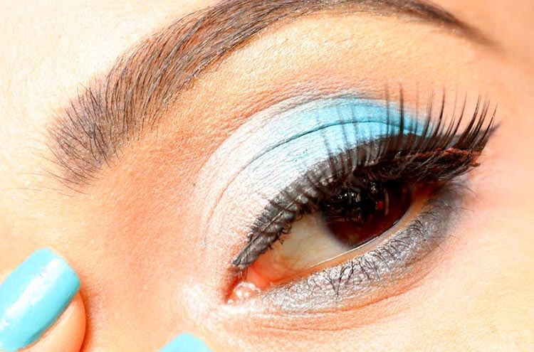 Sky blue dream eyeshadow