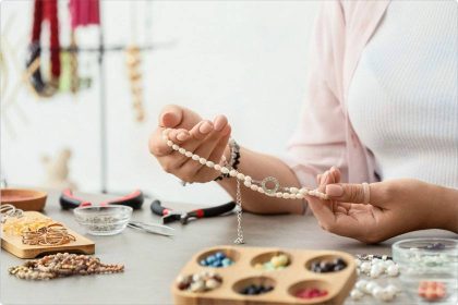 A woman is going to perform the best way to sell jewelry